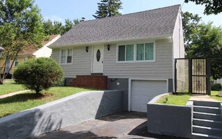 179 Whitehouse Ave, Roosevelt, NY 11575