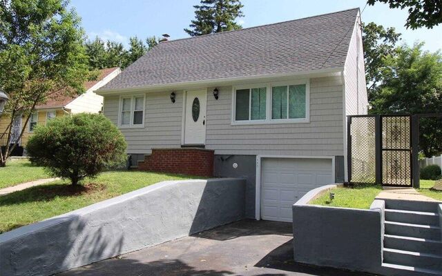 179 Whitehouse Ave, Roosevelt, NY 11575