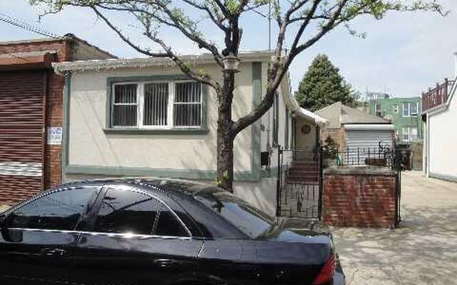 18-29 26th Rd, Astoria, NY 11102