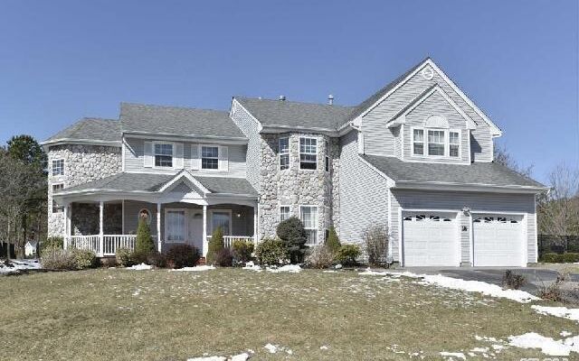 18 Brayton Ct S, South Setauket, NY 11720 (Exterior)
