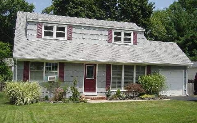 18 Clark St, Huntington, NY 11743