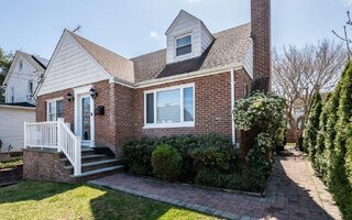 18 Cypress Ave, Port Washington, NY 11050
