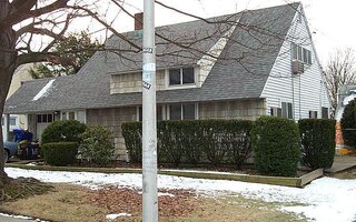 18 Elves Ln, Levittown, NY 11756