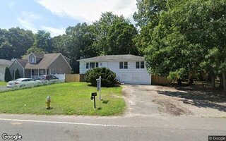 18 Fife Dr, Coram, NY 11727