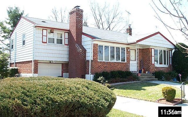 18 Hillary Ln, Westbury, NY 11590 (Porch)
