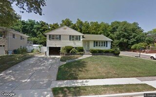 18 Jerome Dr, Farmingdale, NY 11735