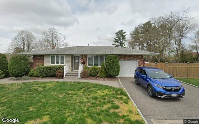18 Mangin Rd, Commack, NY 11725
