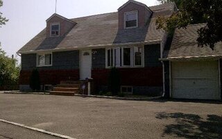 18 May Ct, Freeport, NY 11520