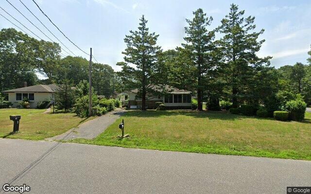 18 Merrick Rd, Shirley, NY 11967