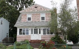 18 Morris St, Freeport, NY 11520