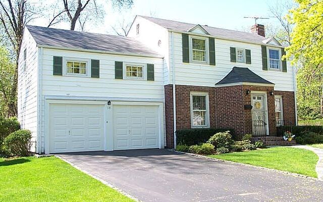 18 Park Cir, Great Neck, NY 11024