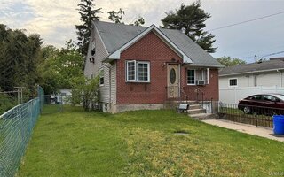 18 Pennsylvania Ave, Brentwood, NY 11717