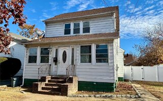 18 Perry St, Hempstead, NY 11550