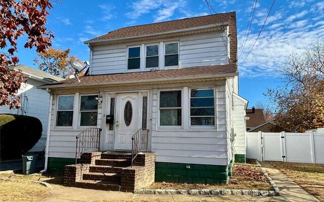 18 Perry St, Hempstead, NY 11550 (Porch)