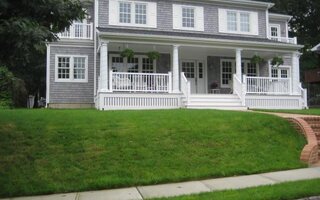 18 Windsor Rd, Great Neck, NY 11021