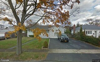 180 43rd St, Lindenhurst, NY 11757