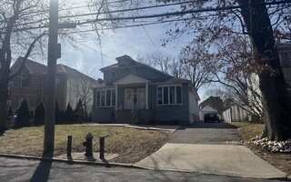 180 Bayview Ave, Staten Island, NY 10309