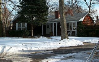 180 N Iowa Ave, Massapequa, NY 11758