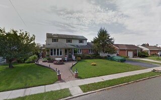 180 Pine St, New Hyde Park, NY 11040