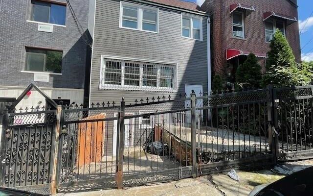 1802 Palisade Pl, Bronx, NY 10453 (Porch)