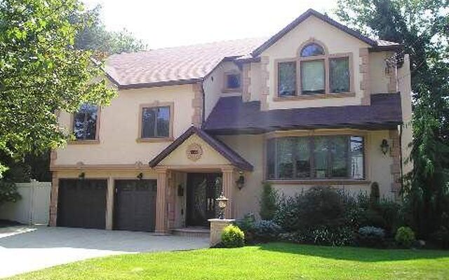 1808 Echo Pl, Merrick, NY 11566