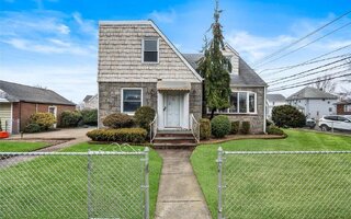 181 Monroe St, Franklin Square, NY 11010