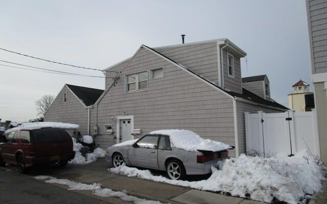 182 Sportsmans Ave, Freeport, NY 11520
