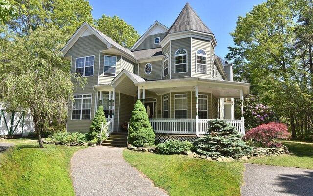 183 Middle Island Rd, Medford, NY 11763 (Porch)