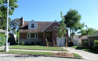 184-14 Peck Ave, Fresh Meadows, NY 11365