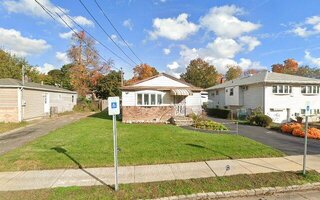 184 Elizabeth St, Westbury, NY 11590