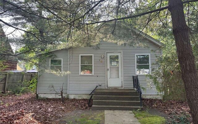 184 Locust Dr, Mastic Beach, NY 11951 (House View)