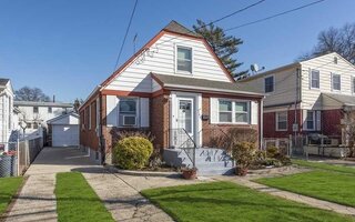 184 Wardwell Rd, Mineola, NY 11501