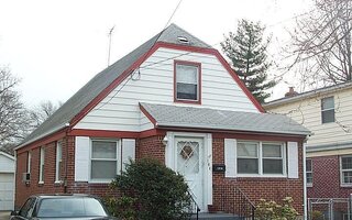 184 Wardwell Rd, Mineola, NY 11501