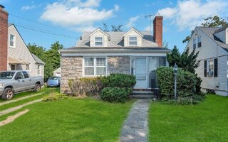 189 Foxhurst Rd, Oceanside, NY 11572