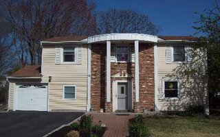 19 Imperial Dr, Selden, NY 11784