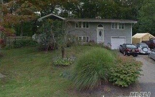 19 Arrowhead Ln, East Setauket, NY 11733