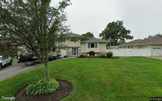 19 Baylor Dr, Smithtown, NY 11787
