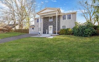 19 Beach Ave, Port Jefferson Station, NY 11776