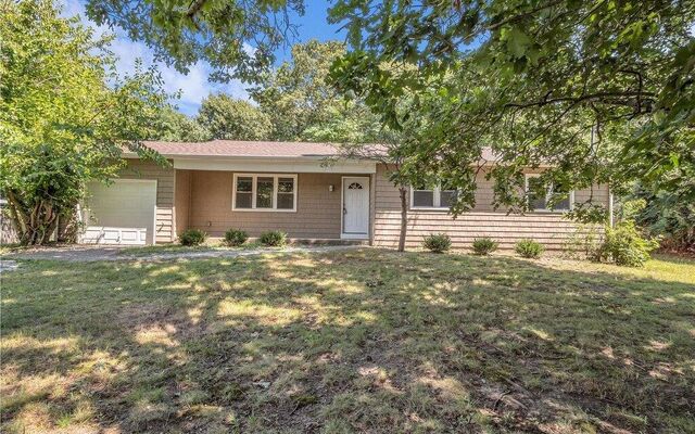 19 Bellview Ave, Brookhaven, NY 11719 (Yard)
