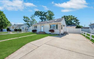19 Beta Dr, Amityville, NY 11701