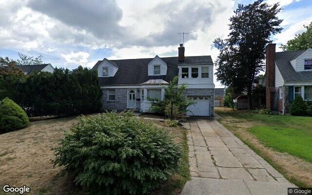 19 Birchwood Dr N, Valley Stream, NY 11580