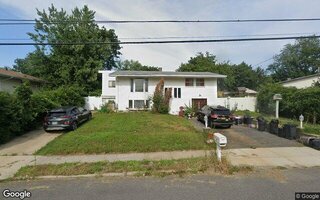 19 Buckskin Ln, Selden, NY 11784