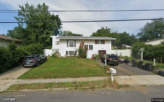 19 Buckskin Ln, Selden, NY 11784