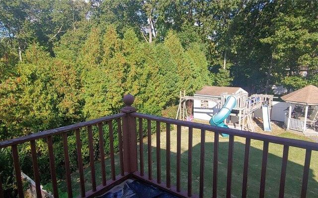19 Campsite Ln, East Setauket, NY 11733