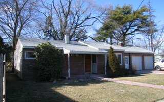 19 Carman Blvd, Massapequa, NY 11758