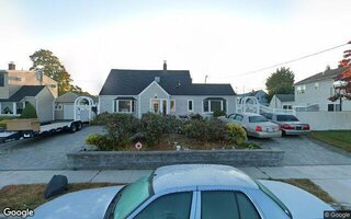 19 Dale Ln, Levittown, NY 11756