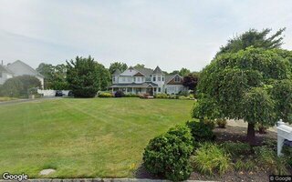 19 Deepwells Ln, Saint James, NY 11780