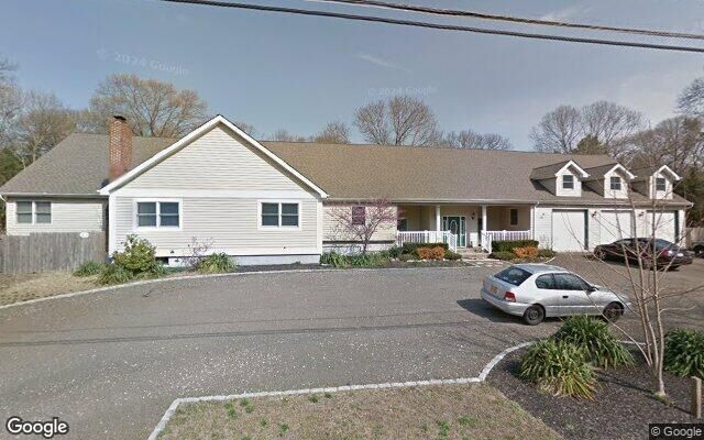 19 Denis Ln, Coram, NY 11727