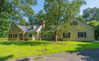 19 E Gate Rd, Huntington, NY 11743