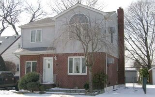 19 Gerard Ave, New Hyde Park, NY 11040
